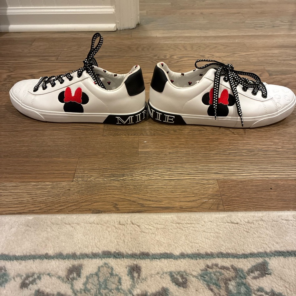 Disney Minnie Mouse White and Black Sneakers